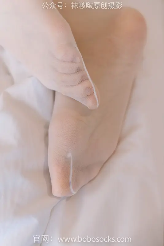 [BoBoSocks袜啵啵]NO.154 小甜豆-两双高跟鞋、珠光白丝（脚尖透明款）、女仆装 - BoBoSocks袜啵啵